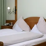 Flair-hotel Zum Benediktiner Hotel 3*