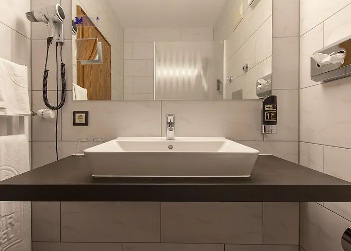 Flair-hotel Zum Benediktiner Отель Шварцах-ам-Майн